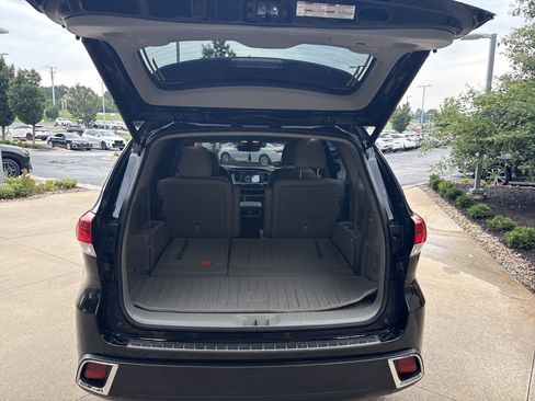 Used 2019 Toyota Highlander Limited Platinum AWD/4WD image 32