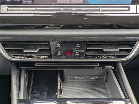 Used 2025 Volkswagen Atlas SE image 15