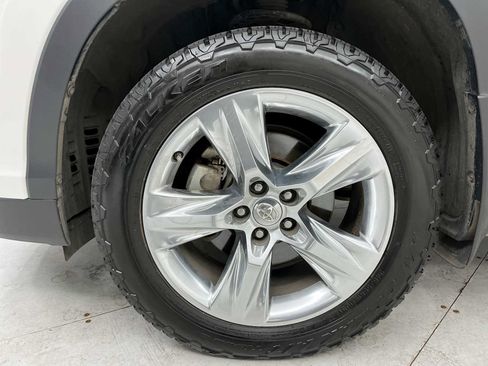 Used 2014 Toyota Highlander Limited Platinum AWD/4WD image 25