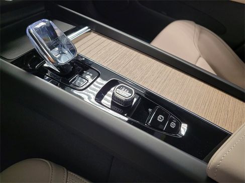 New 2026 Volvo XC60 B5 Plus w/ Climate Package image 18