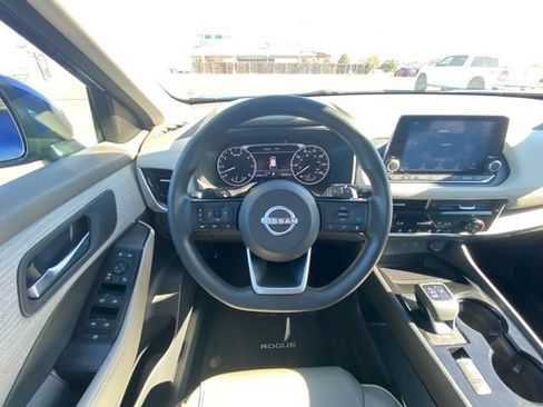 Certified 2022 Nissan Rogue SV image 13