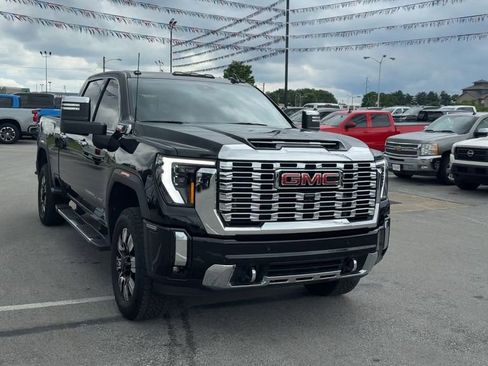 Used 2025 GMC Sierra 2500 Denali AWD/4WD image 9