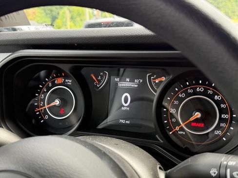 Used 2025 Jeep Wrangler Sport AWD/4WD image 22