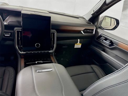 New 2026 GMC Yukon Denali w/ Sun & Power Step Package image 19