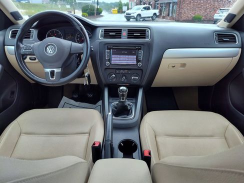 Used 2012 Volkswagen Jetta TDI w/ TDI Appearance Pkg FWD image 10