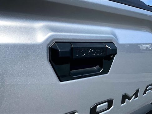 Used 2025 Toyota Tacoma TRD Sport AWD/4WD image 29