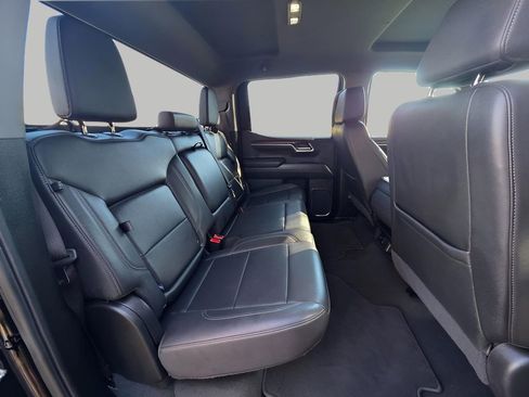 Used 2024 GMC Sierra 1500 SLT image 9