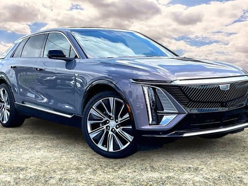 Used 2025 Cadillac Lyriq Luxury w/ LPO, Floor Liner Package AWD/4WD image 1