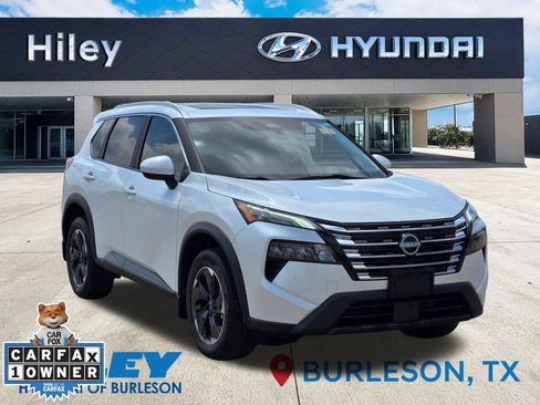 Used 2024 Nissan Rogue SV w/ SV Premium Package FWD image 2