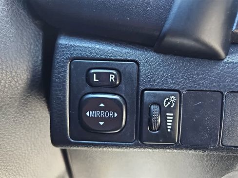 Used 2017 Toyota Corolla LE image 24