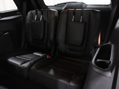 Used 2018 Ford Explorer XLT w/ Equipment Group 202A image 22