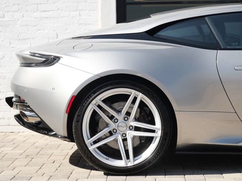 Used 2024 Aston Martin DB12 Coupe RWD image 23