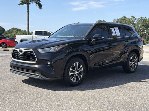 Used 2020 Toyota Highlander XLE FWD image 7