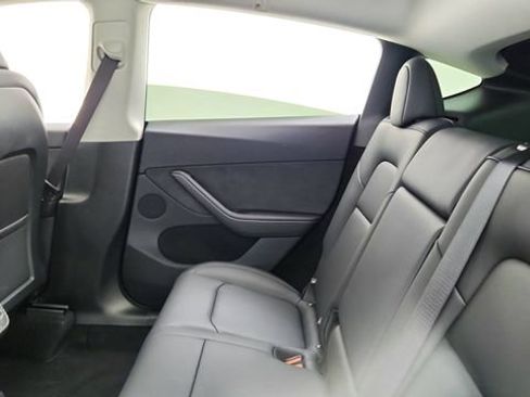 Used 2025 Tesla Model Y Performance image 28