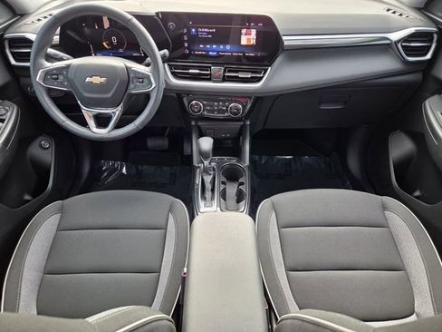 Certified 2025 Chevrolet TrailBlazer LT w/ Convenience Package FWD image 20