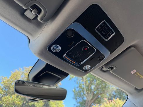 New 2025 Bentley Flying Spur Plug-In Hybrid image 37