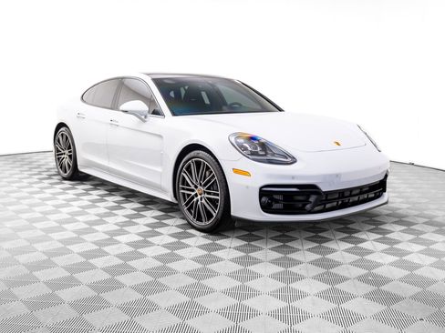 Used 2023 Porsche Panamera 4 Platinum Edition image 6