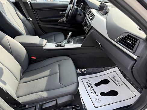 Used 2018 BMW 320i Sedan image 19