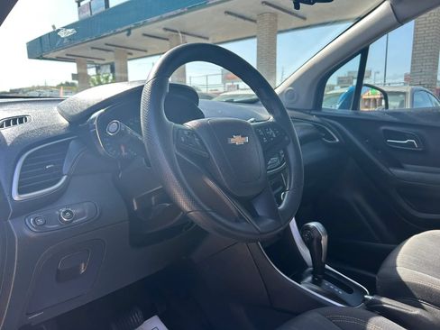 Used 2019 Chevrolet Trax LT w/ LPO, Cargo Package FWD image 11