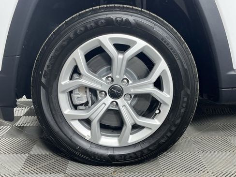 New 2025 Jeep Compass Latitude image 9