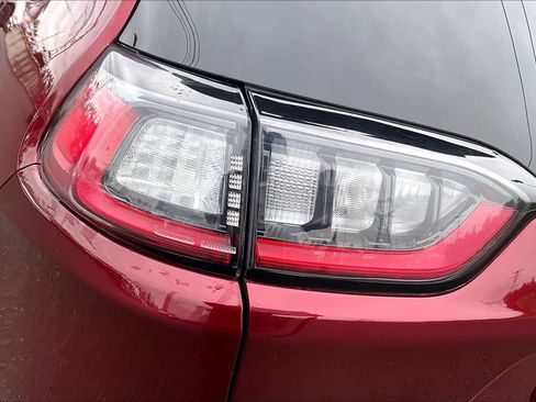 Used 2020 Jeep Cherokee Altitude image 32