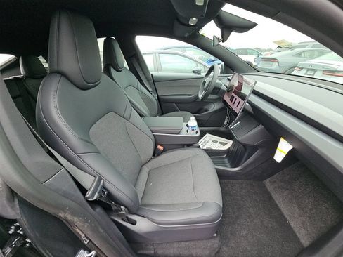 Used 2026 Tesla Model Y AWD image 6