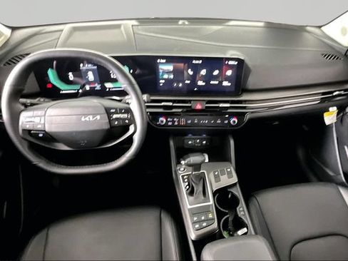 Certified 2026 Kia Sportage EX FWD image 7