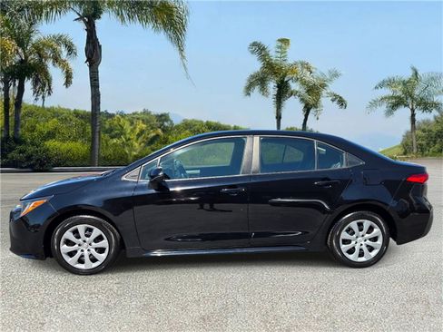 Used 2024 Toyota Corolla LE FWD image 2