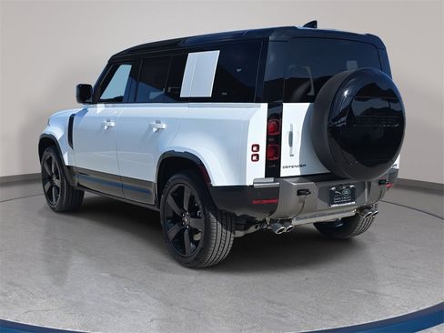 New 2025 Land Rover Defender 110 X-Dynamic SE image 7