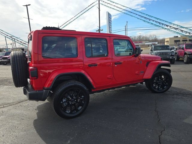 Used 2025 Jeep Wrangler Unlimited Sahara w/ Safety Group AWD/4WD image 8
