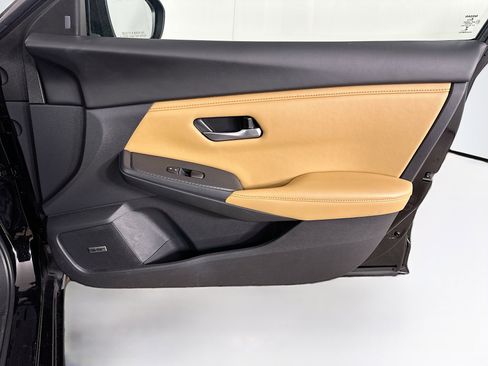 Used 2025 Nissan Sentra SV w/ SV Premium Package image 31