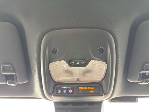 Used 2024 Chevrolet Colorado LT RWD image 6