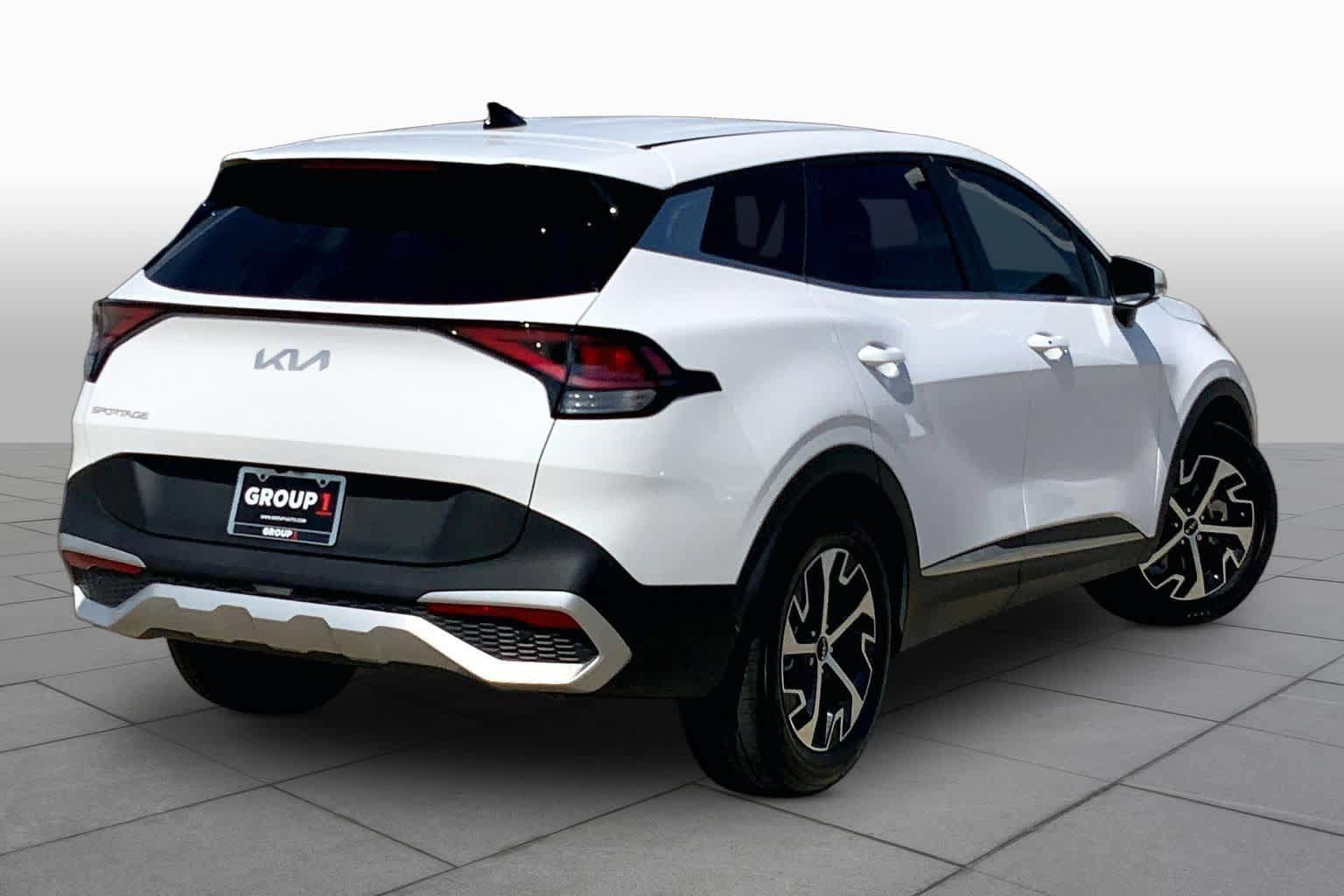 Used 2025 Kia Sportage EX FWD image 13