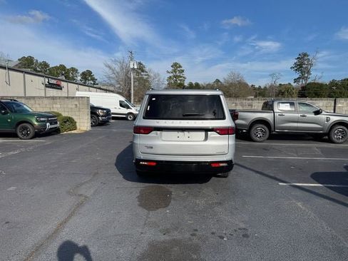 Used 2024 Jeep Wagoneer L Series III w/ Flexible Seating Group image 7