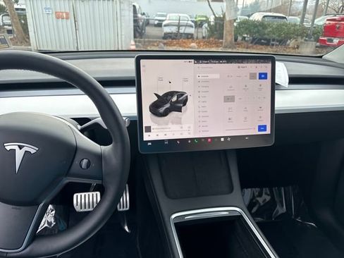 Used 2022 Tesla Model Y Performance image 19