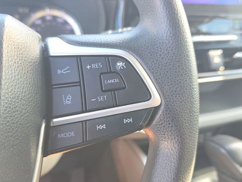 Used 2023 Toyota Highlander L FWD image 21