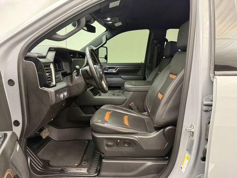 Used 2024 GMC Sierra 3500 AT4 w/ AT4 Preferred Package AWD/4WD image 5