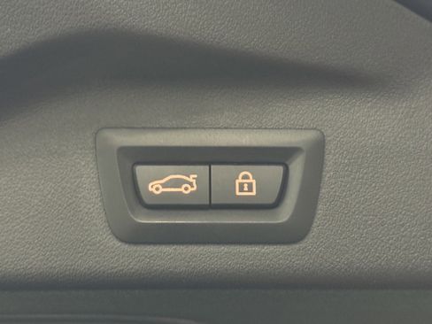 Used 2023 BMW X7 xDrive40i w/ M Sport Package image 16