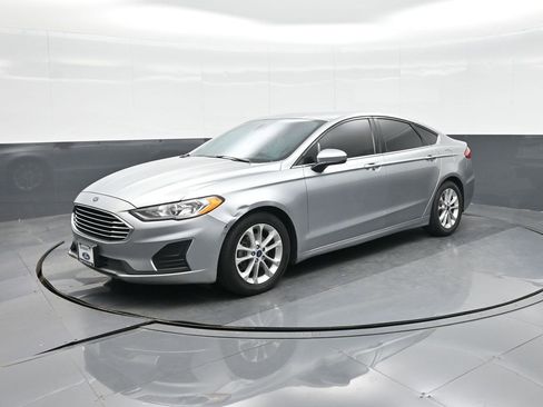 Used 2020 Ford Fusion SE image 21