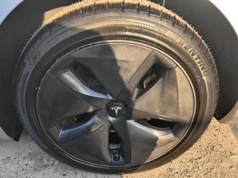 Used 2018 Tesla Model 3 Long Range image 19