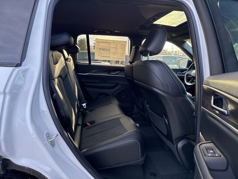 New 2026 Jeep Grand Cherokee Laredo image 27