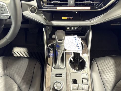 New 2026 Toyota Highlander Limited image 21