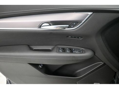 Used 2025 Cadillac XT6 Luxury image 32