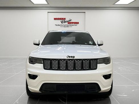 Used 2022 Jeep Grand Cherokee Laredo X image 2