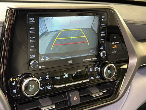 Used 2021 Toyota Highlander Limited image 30