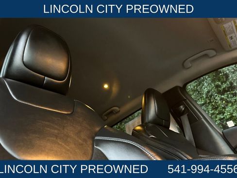 Used 2019 Jeep Cherokee Latitude Plus w/ Comfort/Convenience Group image 16