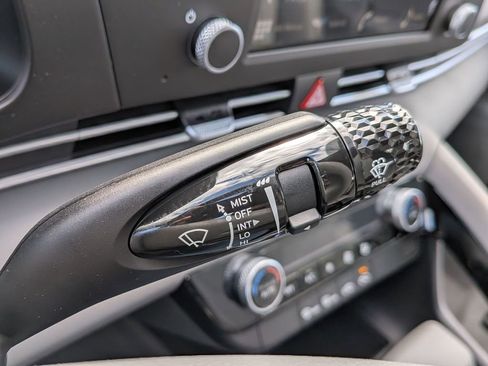 New 2026 Hyundai Elantra Hybrid FWD image 17