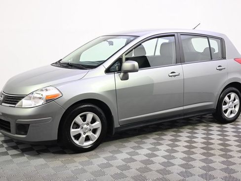Used 2008 Nissan Versa Hatchback w/ Convenience Pkg FWD image 2