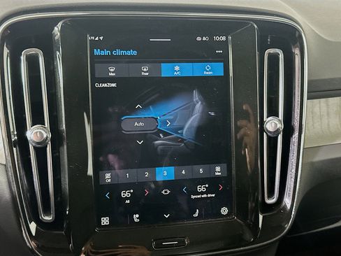 Used 2025 Volvo XC40 B5 Core image 23