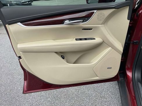 Used 2018 Cadillac XT5 Luxury w/ Driver Awareness Package image 15